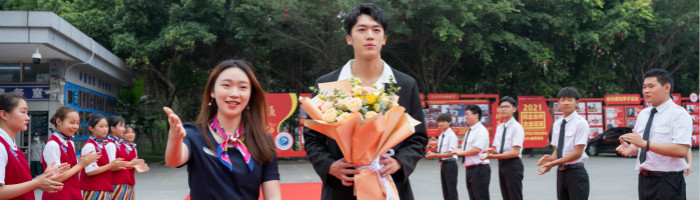 明星带路|卢东旭探秘校园黑科技，直击新华硬实