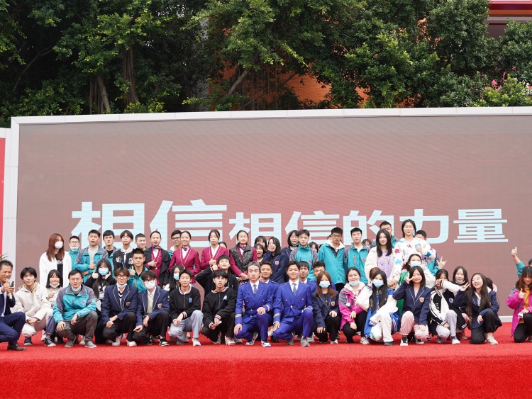 程龙老师新华“学生习惯养成教育”主题演讲