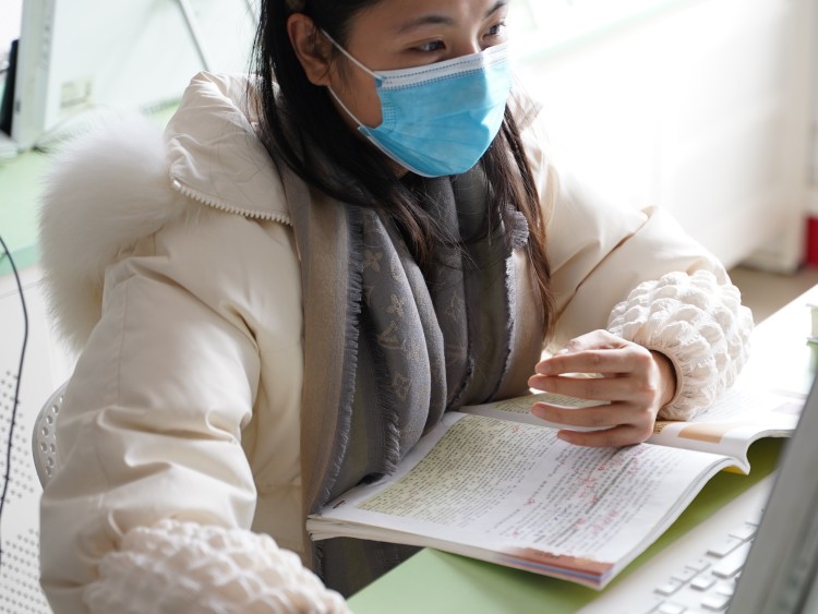 细磨琢新玉 时艰展风采