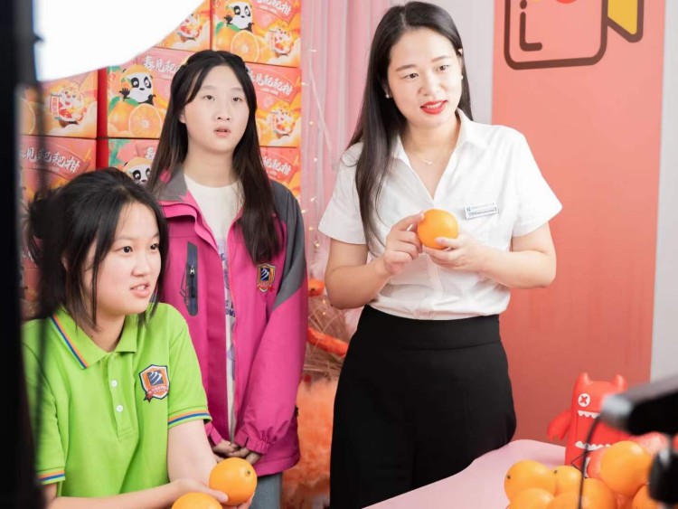 【择校指南】女生也可以高薪高技能！