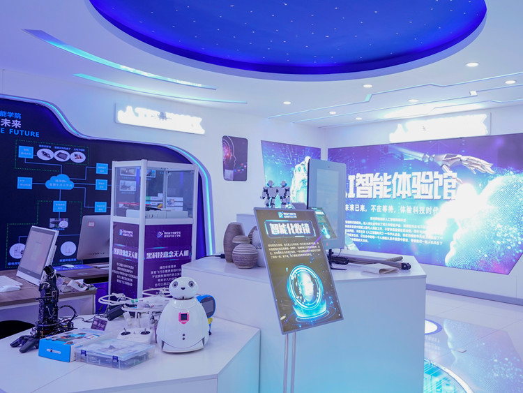 ChatGPT爆火，人工智能到底是怎样“练成”的？
