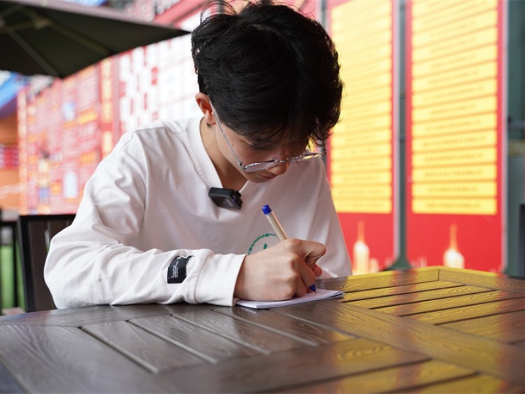 电竞少年：以热爱为青春正名，以拼搏为梦想加