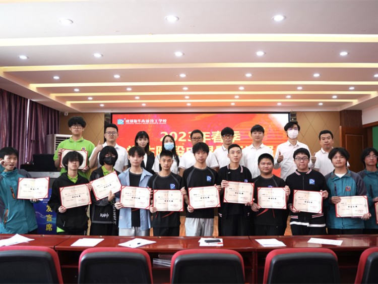 凝心聚力，收获硕果|成都新华毕业阶段答辩圆满