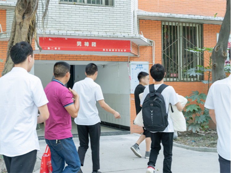 同成长，齐奋进！自贡双胞胎兄弟双双报考成都