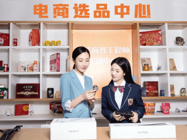在成都新华，同学们是怎么上课的？