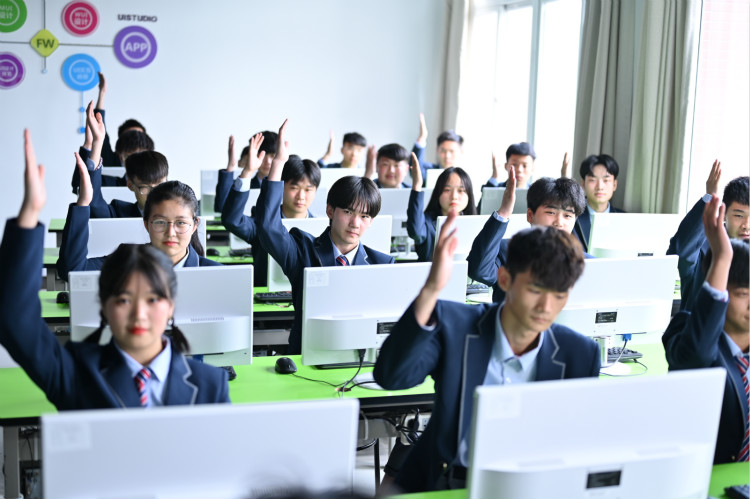 【新华专业说】—人工智能空前火爆，盘点新华人工智能专业教学和就业