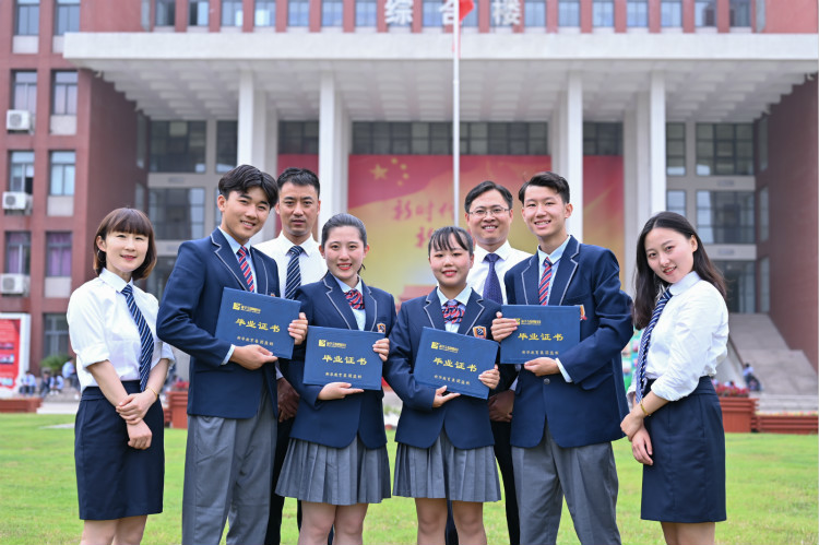 肩负职教强国重任，新华电脑学校升级“五项能力”培养互联网高技能人才