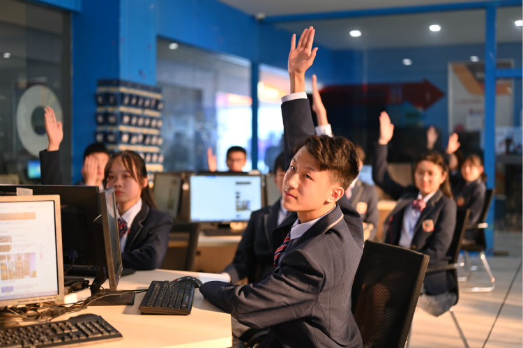男生学什么专业好，就业前景好的专业有哪些？