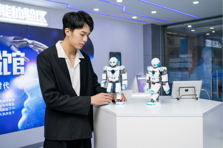 卢东旭粉丝见面会，新华影视动漫推荐官答疑时间到！