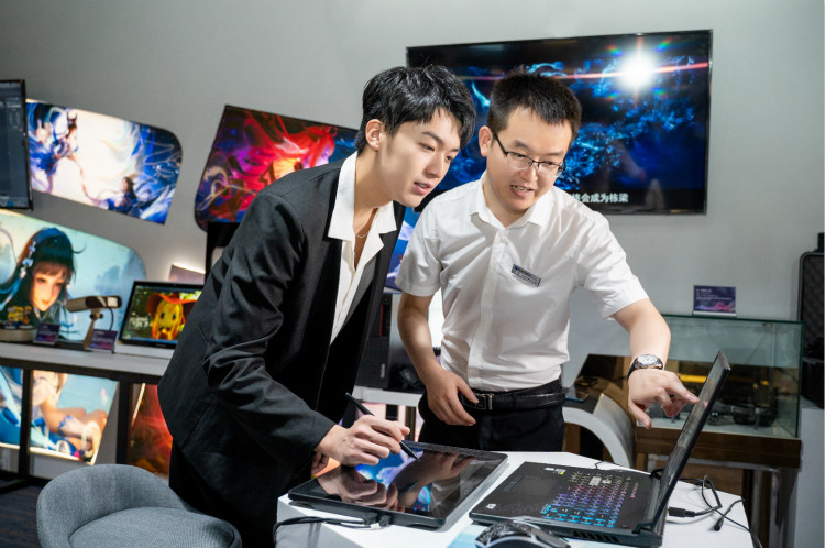 卢东旭粉丝见面会，新华影视动漫推荐官答疑时间到！