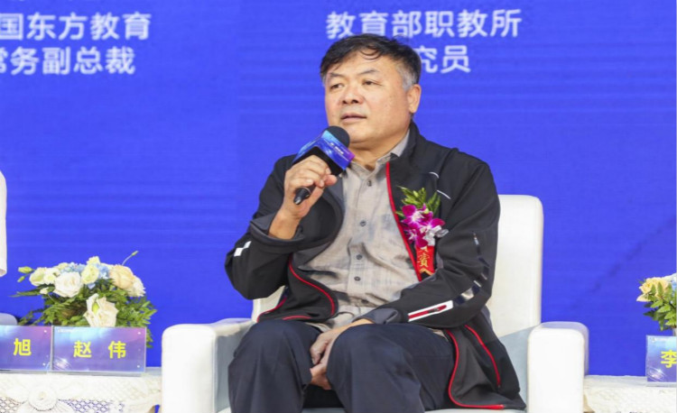 教育部职教所研究员赵伟莅临新华电脑教育讲学