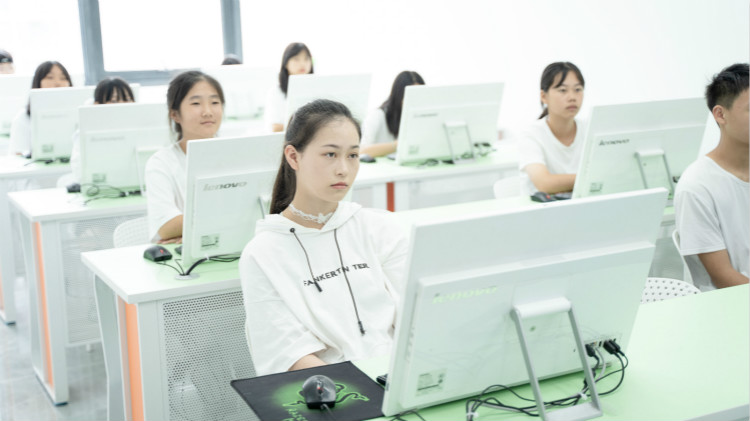 四川新华聚焦产业需求，打造高技能人才培训基地！
