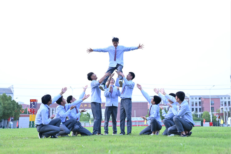 来新华学互联网技术，让未来多一种可能