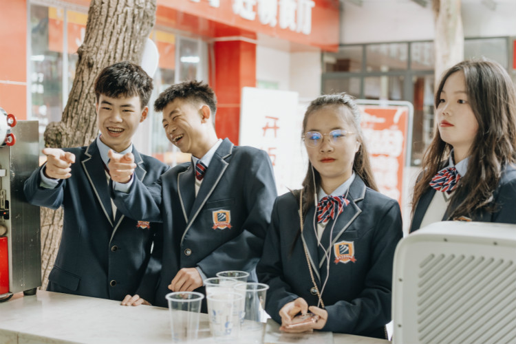 来新华学互联网技术，让未来多一种可能