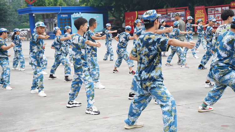 九月开学季|军训开启新华学子的第一课！