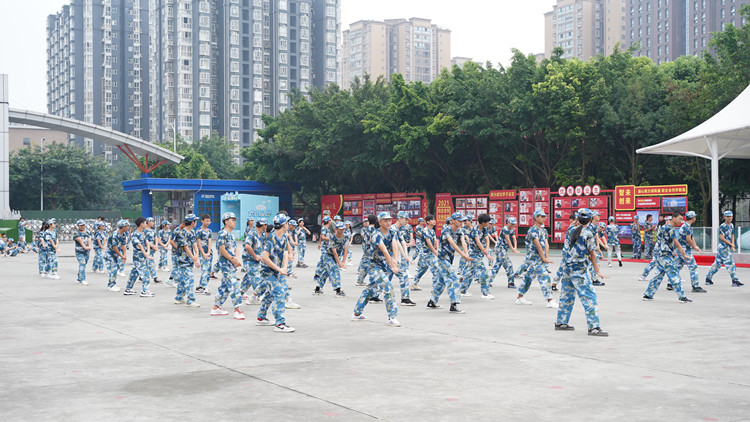 九月开学季|军训开启新华学子的第一课！