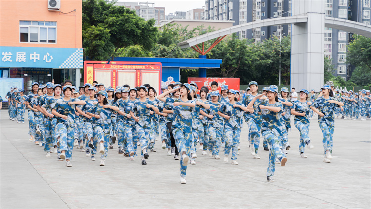 揭秘新华学子成功的奥秘之——“三教三训”