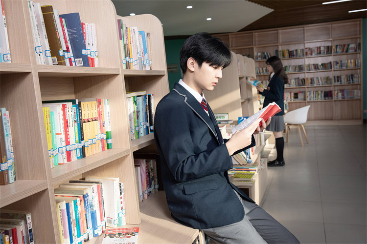 1.21号|面对“月薪过万”的期待 大学生和用人单位不妨“双向奔赴”