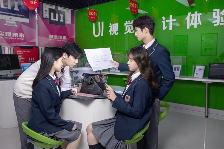 1.21号|面对“月薪过万”的期待 大学生和用人单位不妨“双向奔赴”