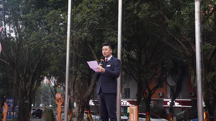 新学期 新气象2022新华第一次升旗仪式隆重举行！