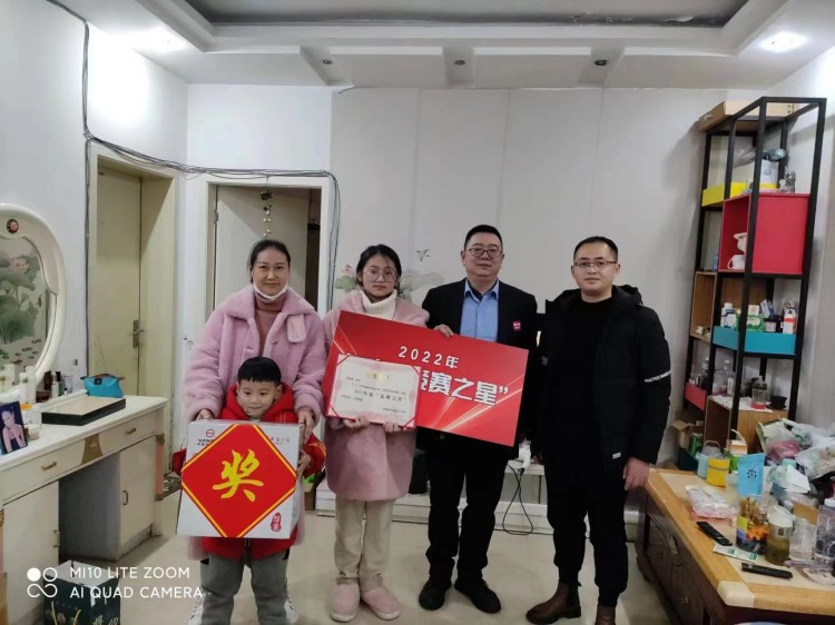 新华荣誉送到家|敦品励学，激励成长