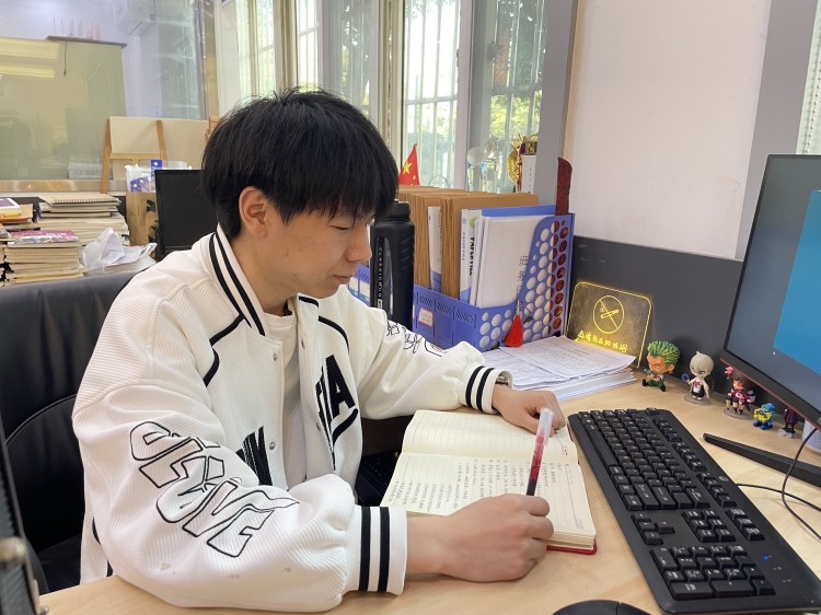 新华90后老师这样说：不以规矩，不成方圆