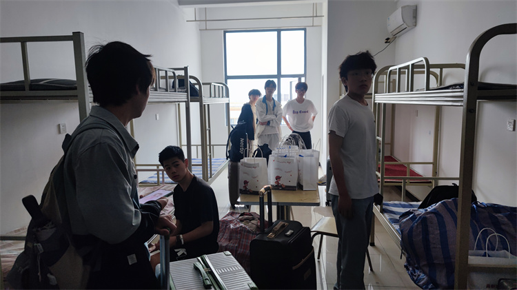 不负韶华，再攀高峰！新华京东社会实践欢送会