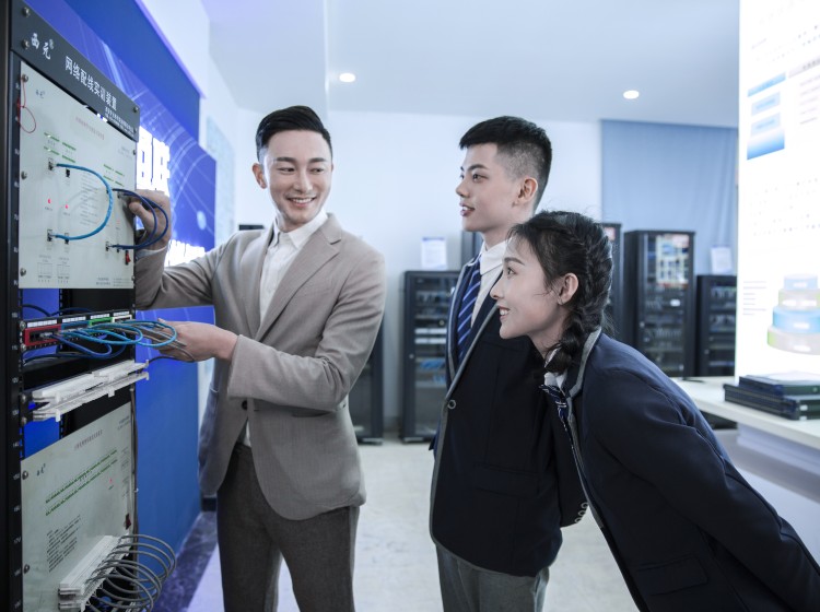 双向奔赴！成都新华产教融合谱写新篇章