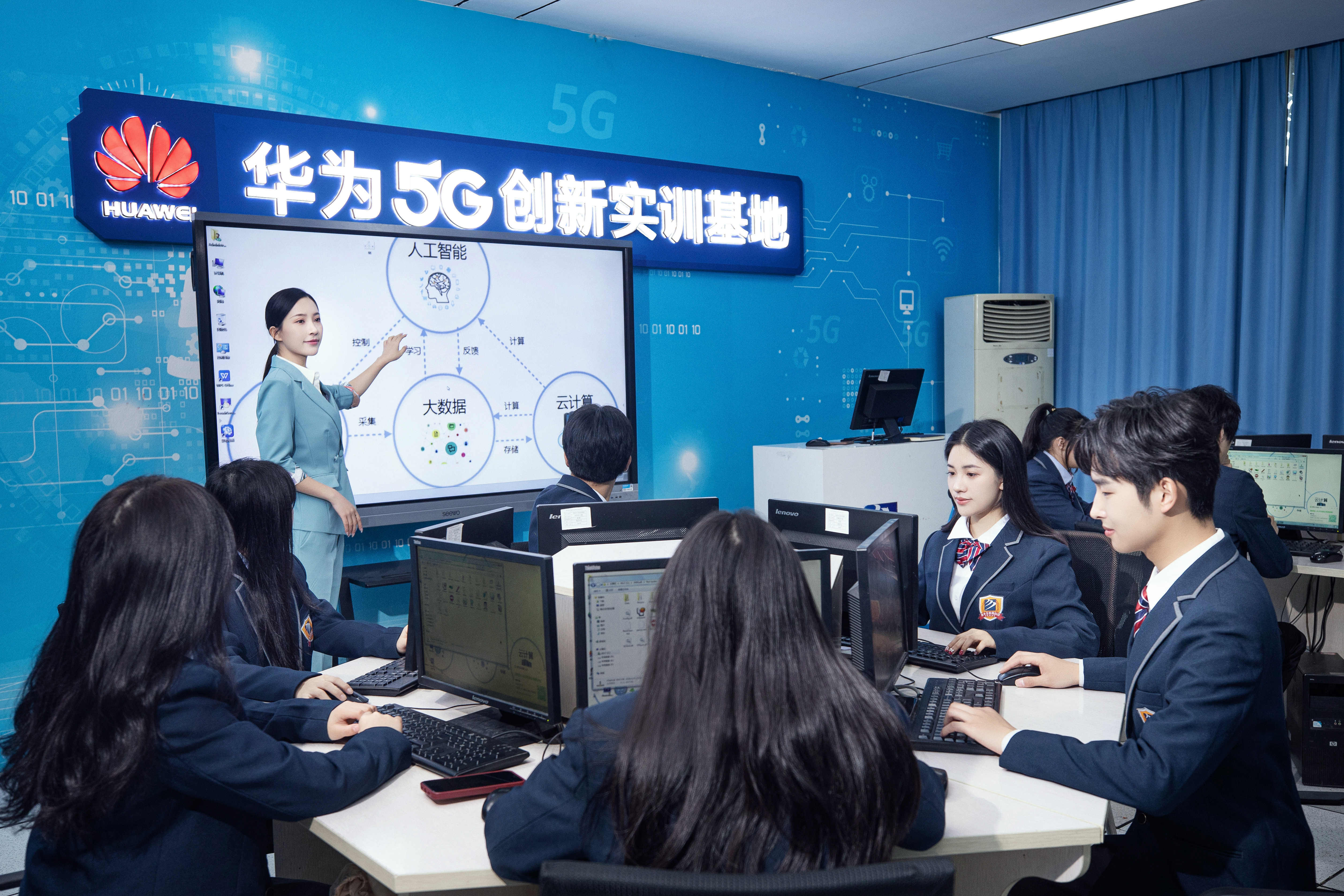 与时代同跨越 | 新华电脑教育35年品质办学，培养