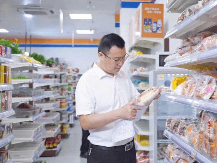 成都新华开展校园安全大检查