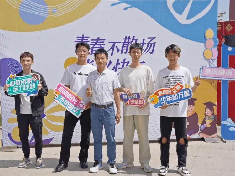 成都新华2025毕业典礼圆满举行