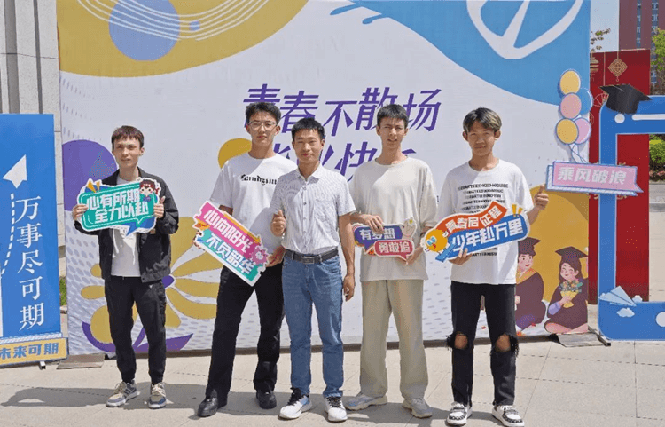 成都新华2025毕业典礼圆满举行