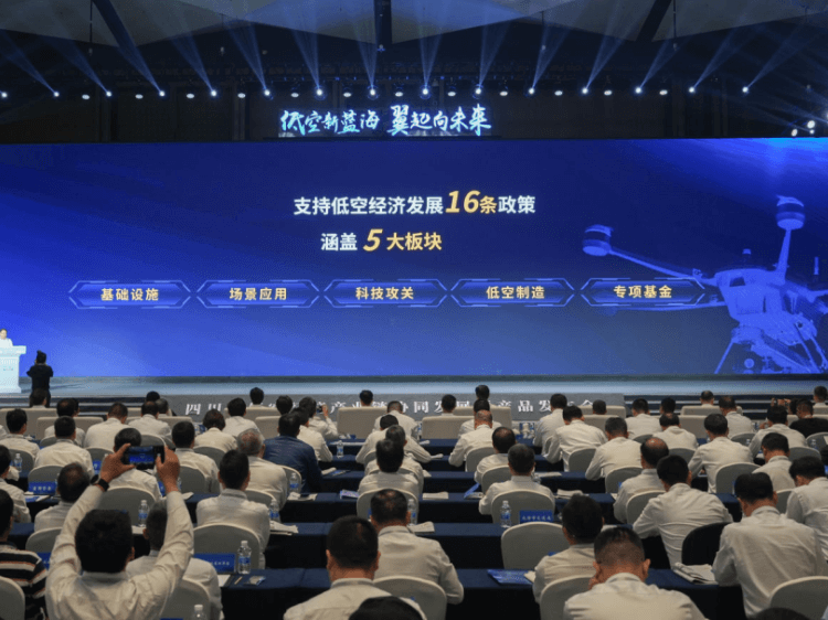 破局千亿产业赛道，成都新华无人机专业乘势“