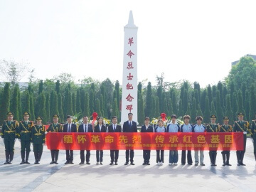 清明祭奠英烈